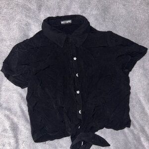 Hot Topic Black Star Button Women's psychic crop top